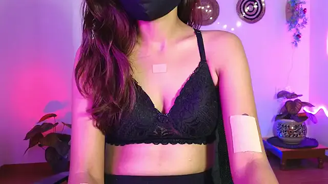 Yaliina — change dress/saree front of me