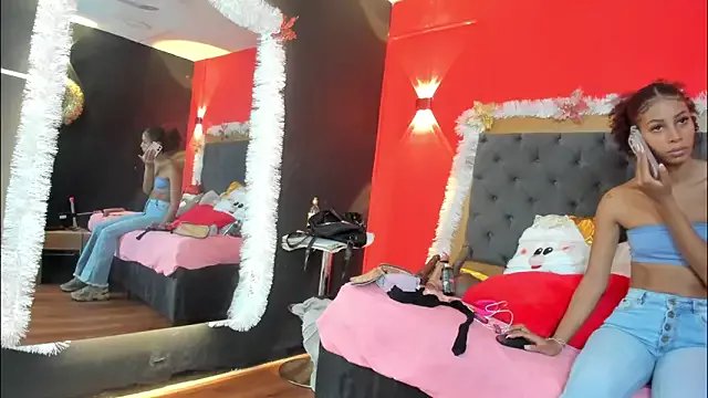 YayaHilton from StripChat is Freechat