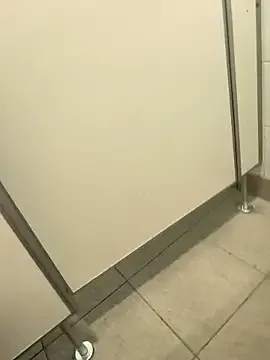 Yolinga205 — Public cum?