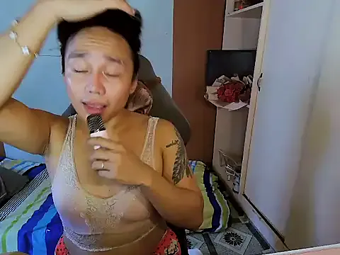 YourNikkieXxx — looking for my valetino <3 can i have u